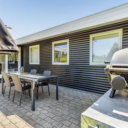 Allaine - 500m From The Sea By Interhome